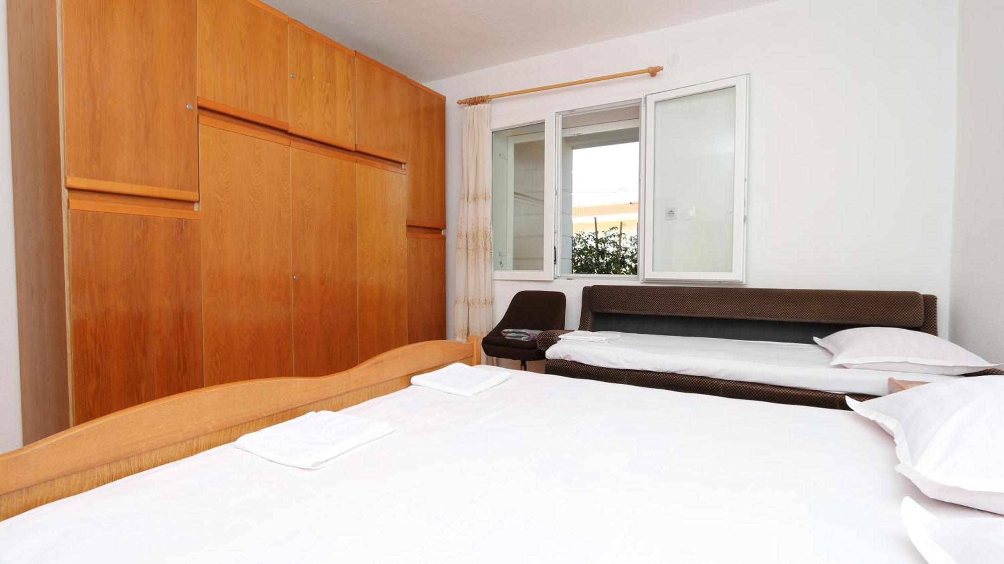 Dinka Guesthouse Макарска Экстерьер фото