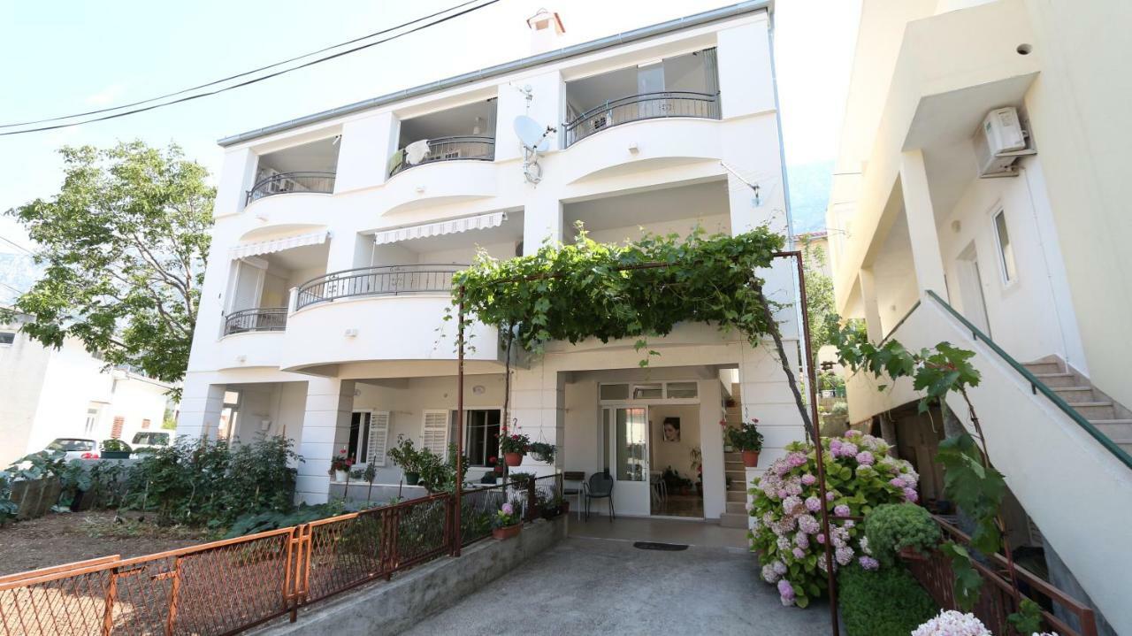 Dinka Guesthouse Макарска Экстерьер фото