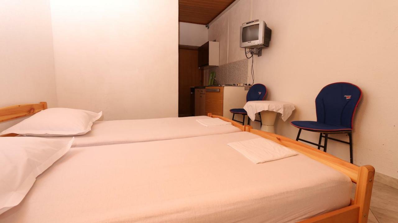 Dinka Guesthouse Макарска Экстерьер фото