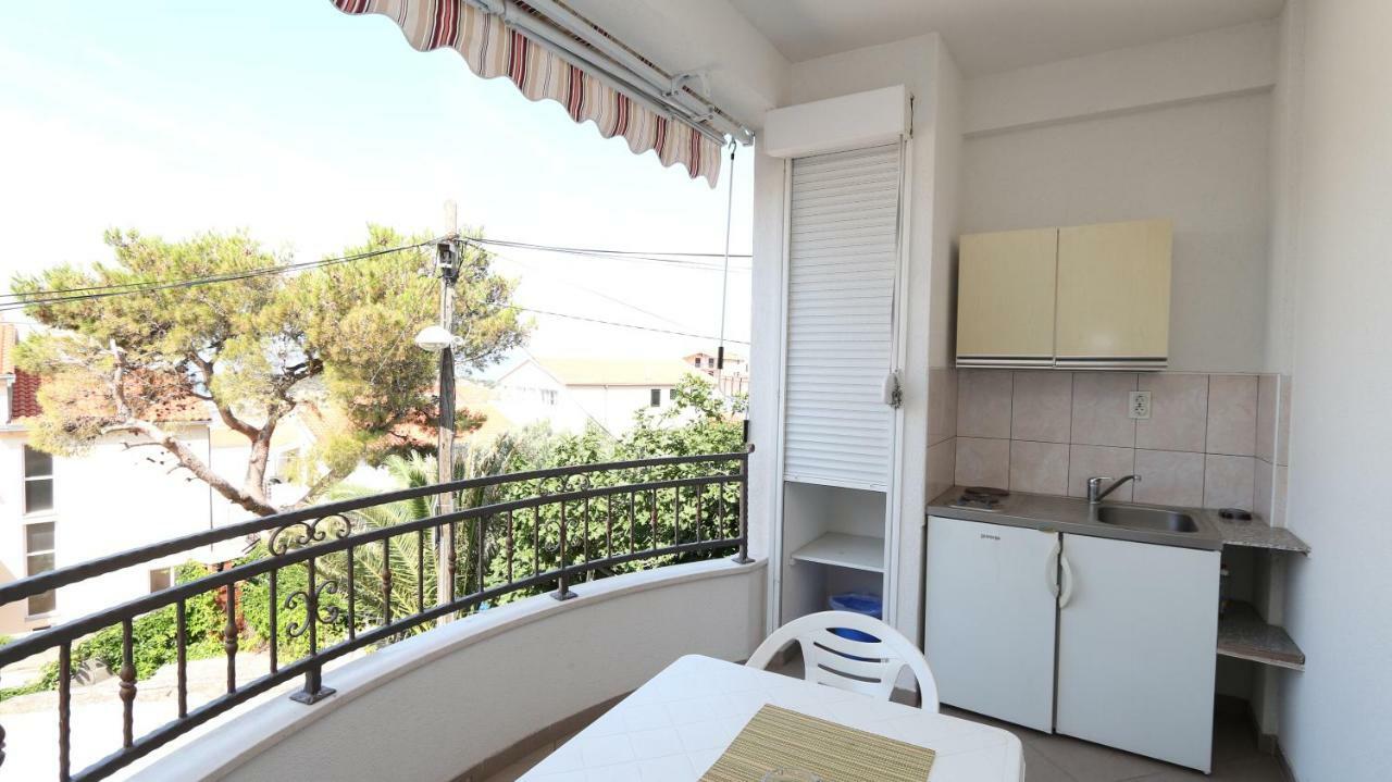Dinka Guesthouse Макарска Экстерьер фото