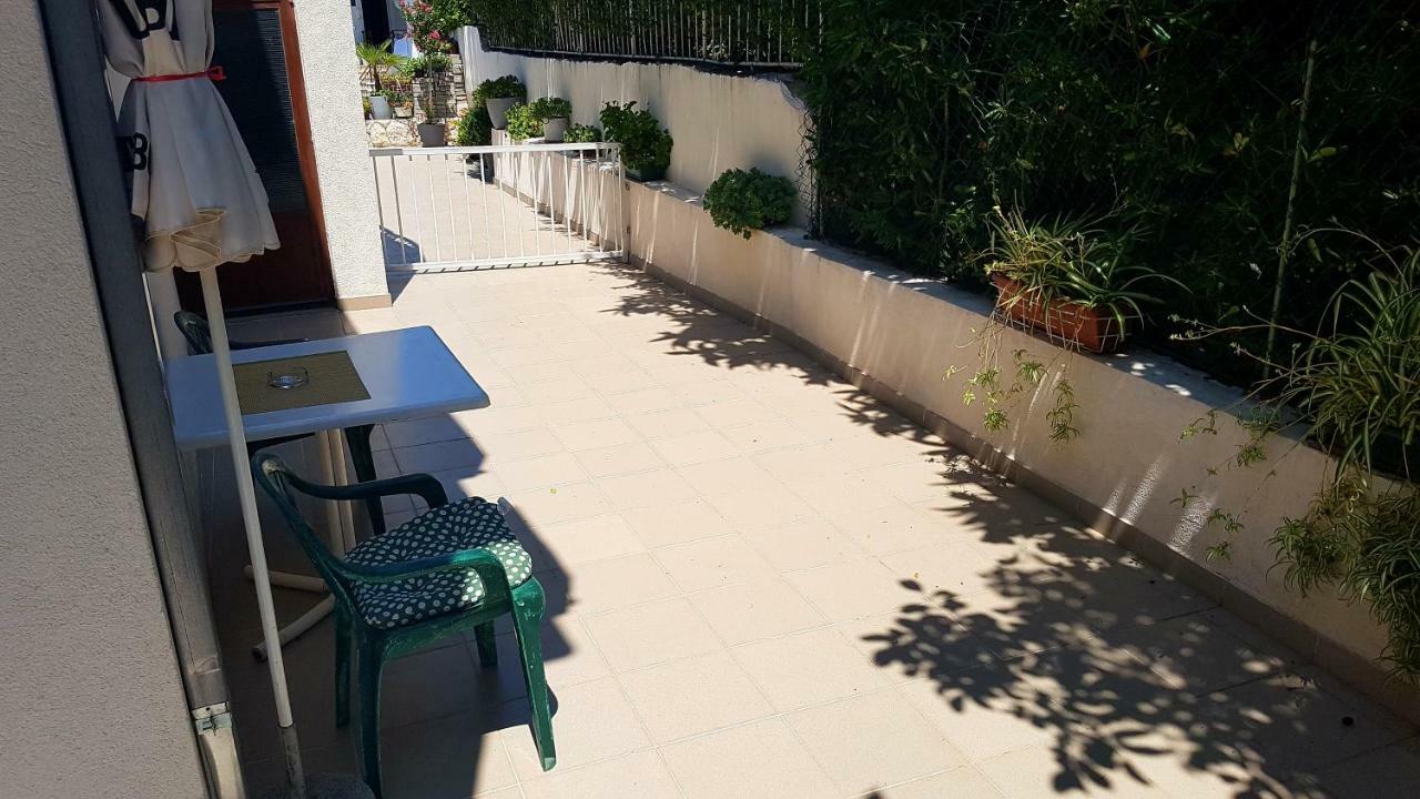 Dinka Guesthouse Макарска Экстерьер фото